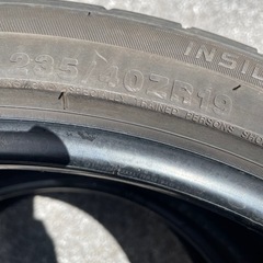 235/40R19 2本の画像