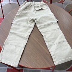 BeBeカーゴパンツ　100cmの画像