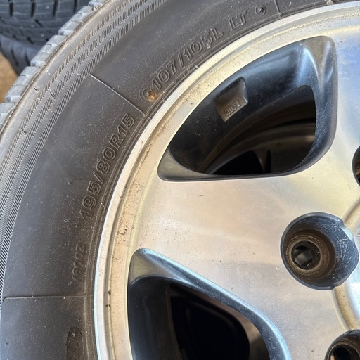日産 NISSAR.純正 195/80R15 107/105L LT