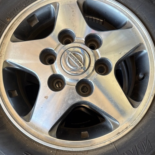 日産 NISSAR.純正 195/80R15 107/105L LT