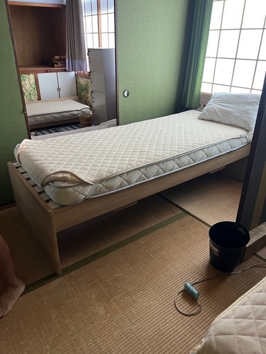 【9/1AMで締切】ベッドでお部屋を有効活用！ゼミシングルベッド2台⭐︎すのこタイプ