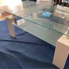 ガラステーブルの画像