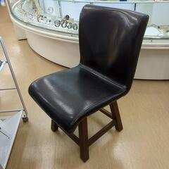 ダイニング4点セット おしゃれな三角形のダイニングテーブルセット テーブル・回転イス3脚【こちらは店舗です。浜村鹿野温泉ICから3分 買取本舗 宮本リサイクル 営業時間9～19時 定休日水曜のみ←連絡できませんm(_ _)m】の画像