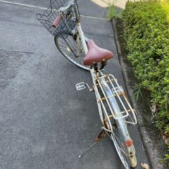自転車　No.425　ホワイト　27インチ　※シフターワイヤー固着　【リサイクルショップどりーむ天保山店】の画像