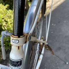 自転車　No.425　ホワイト　27インチ　※シフターワイヤー固着　【リサイクルショップどりーむ天保山店】の画像