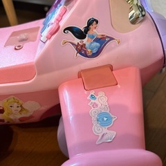 ディズニープリンセス　車の画像