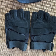 SWAT装備 3点セット ベスト キャップ グローブ サバゲー コスプレ①の画像