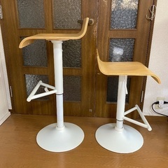 スツール2つ（座面広め、高さも変えられます）の画像