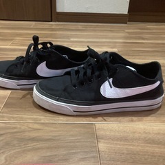 スニーカー（adidas）の画像