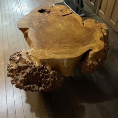 切り株テーブルの画像