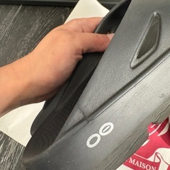 ウーフォス　黒サンダルの画像
