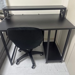 デスクと椅子セットの画像