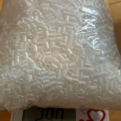 パイプ枕用　プラスチックビーズ 白 297gの画像