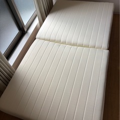 足付きマットレスの画像