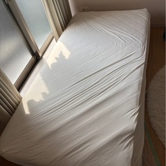 足付きマットレスの画像
