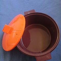 シリコンシチューポットとパスタ入れ (使用品)の画像