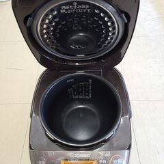 J1425 【リユースのサカイ柏店】 ZOJIRUSHI　ゾウジルシ　3合炊きIH炊飯ジャー NP-GK05　 2021年製　クリーニング済み　参考価格22,880円の画像