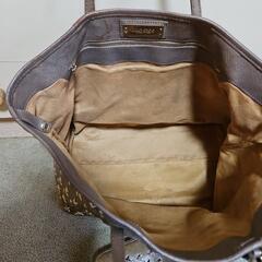 JIMMYCHooショルダーバッグとラウンド型財布のセットの画像