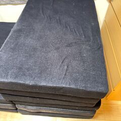3折りマットレス4つ（200cm×98cm×10cm）の画像