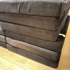 3折りマットレス4つ（200cm×98cm×10cm）の画像