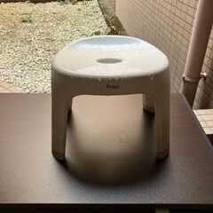 311.洗面器、お風呂の椅子、ゴミ箱などの画像