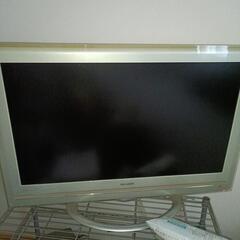 32型液晶テレビWOOOシルバーの画像