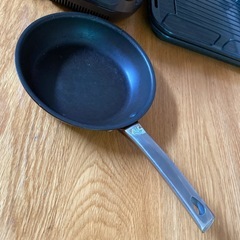 【本日価格】炊飯ジャー＆フライパン＆オーブン角皿と網の画像