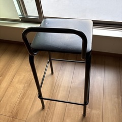 ハイチェアー黒の画像