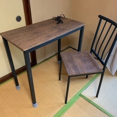 【セット】テーブルと椅子の画像