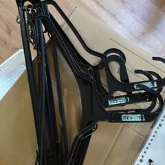 312.計算機、ルーズリーフ、カゴ、ハンガー の画像