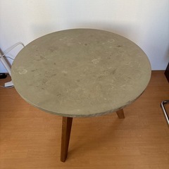テーブル　円形の画像