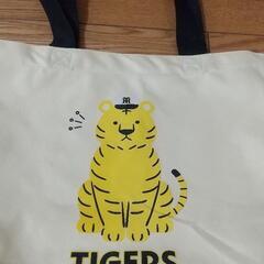 阪神タイガースのトートバッグ、クリアファイル、うちわのセットの画像