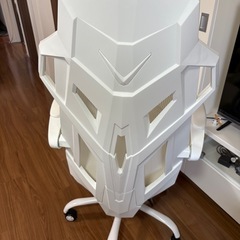 ゲーミングチェア ホワイトの画像
