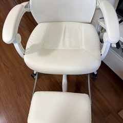 ゲーミングチェア ホワイトの画像