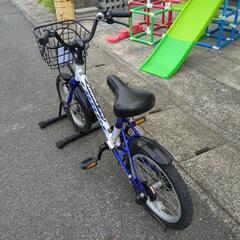 ​子供用自転車 FORD 16インチ カゴ付き スタンド付き ブルー＆ホワイトカラー【こちらは店舗です。浜村鹿野温泉ICから3分 買取本舗 宮本リサイクル 営業時間9～19時 定休日水曜のみ←連絡できませんm(_ _)m】の画像