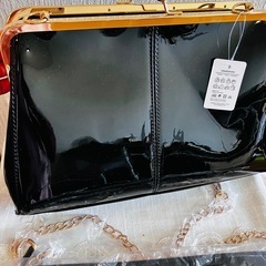 新品未使用・エナメルがま口バッグ軽くて使いやすい。の画像