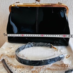 新品未使用・エナメルがま口バッグ軽くて使いやすい。の画像