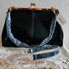 新品未使用・エナメルがま口バッグ軽くて使いやすい。の画像