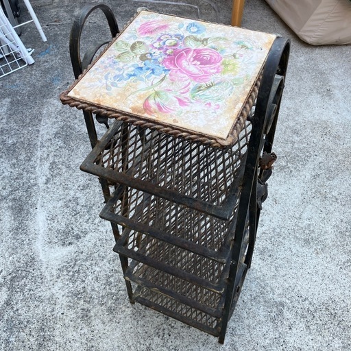 アンティーク家具　ラック　インテリア　花柄　メタルラック アンティーク家具 ラック インテリア 花柄 メタルラック