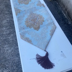 水色の装飾的なテーブルクロス タッセル付き　刺繍　ロココ調　センタークロスの画像