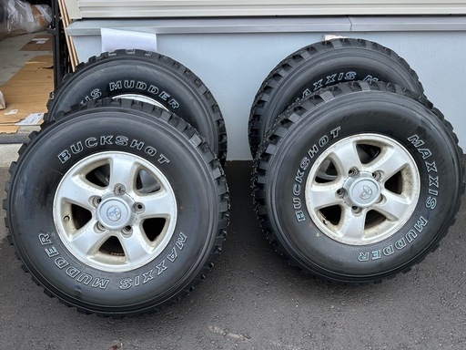 美品⭐︎スパイクタイヤ　ランクル100