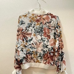 花柄シアーブルゾンの画像