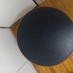 丸テーブルの画像
