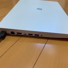 ホワイトノートPC 15.6インチの画像