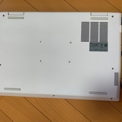 ホワイトノートPC 15.6インチの画像