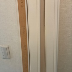 LIXIL   リクシル　スリム巾木60 　ホワイト　ゴム付き　12本の画像