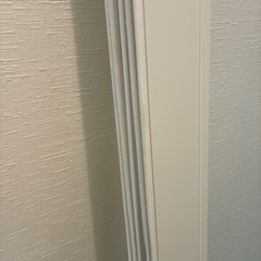 LIXIL   リクシル　スリム巾木60 　ホワイト　ゴム付き　12本の画像