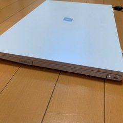 ホワイトノートPC 15.6インチの画像