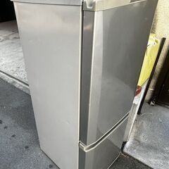 三菱１４６L　２ドア冷凍冷蔵庫　高１２２ｃｍ　奥６０ｃｍ　横　４８ｃｍの画像