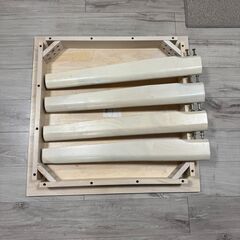 ダイニングテーブル（幅75cm×奥行75cm×高さ72cm）の画像